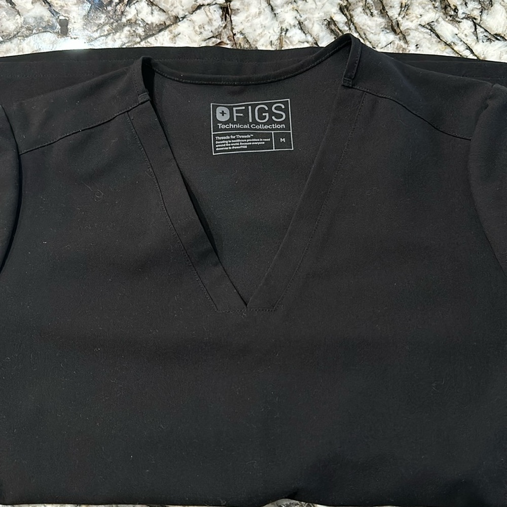 Figs color Black Top size Medium with two pockets